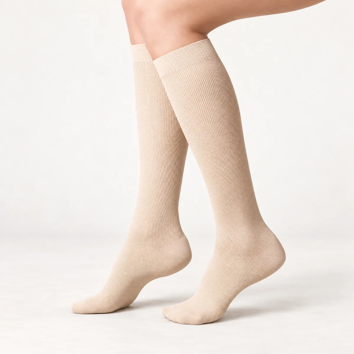 Sox4Life Kniestrumpf Aloe Vera in Beige, getragen